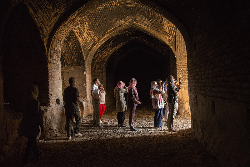 Iran Izadkhvast, su castillo y su caravanserai. Camino a Isfahán